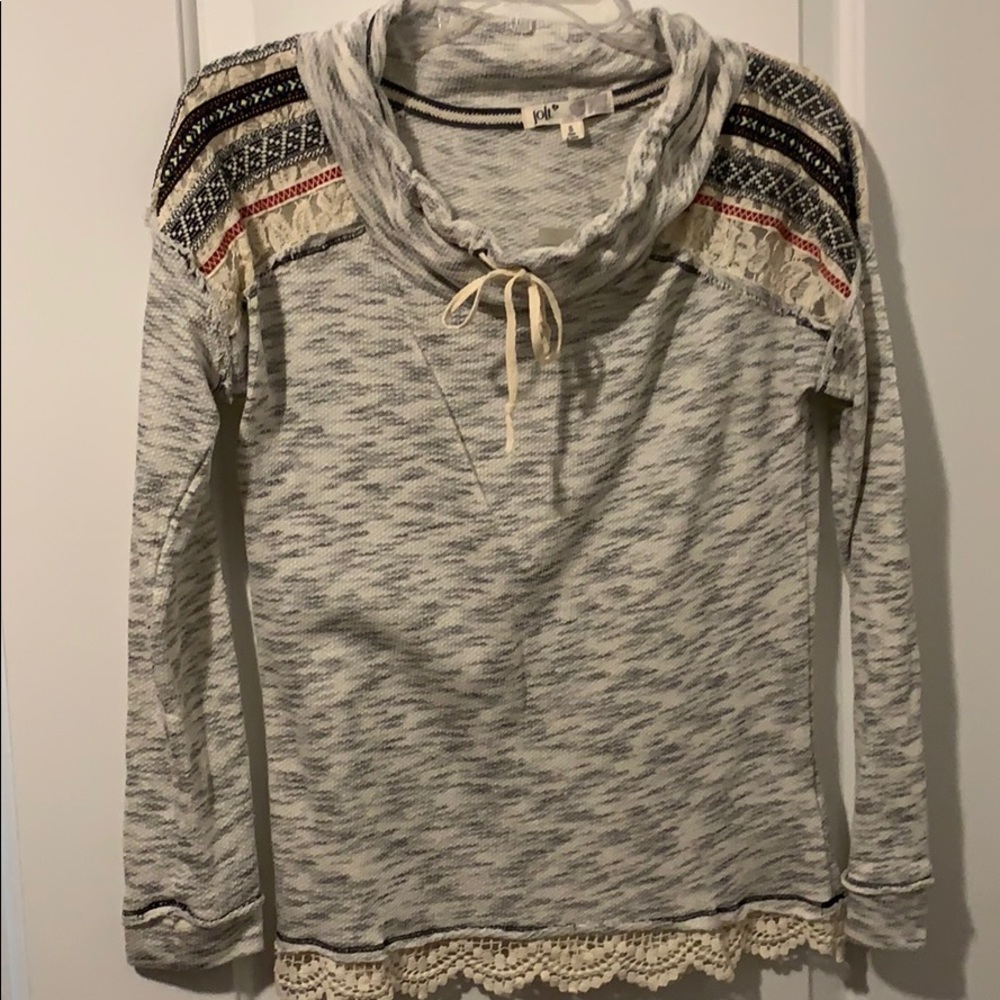 Detailed shoulder sweater